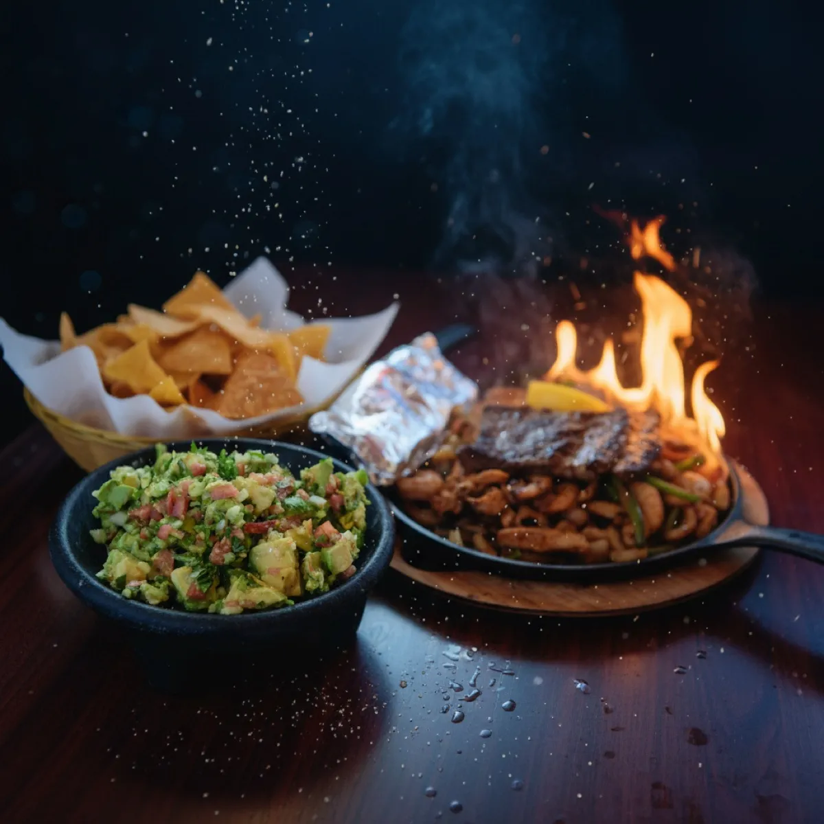 Guacamole preparado en mesa - Fuego Fiesta